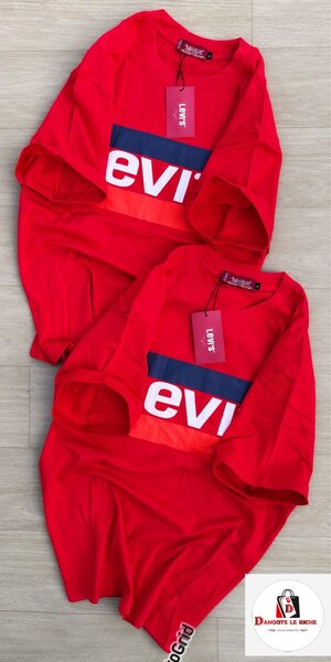 T-shirt rouge "Levis"