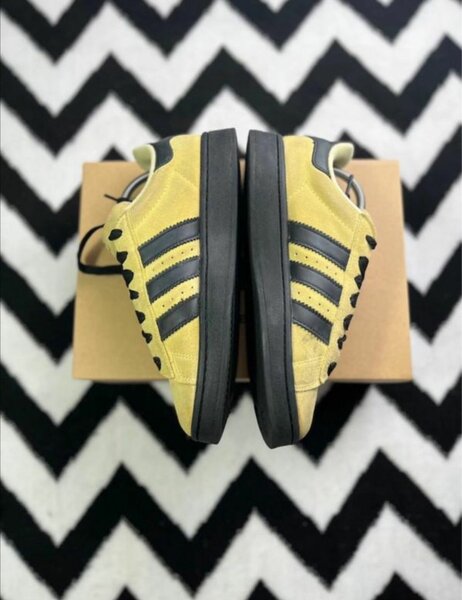 Adidas campus