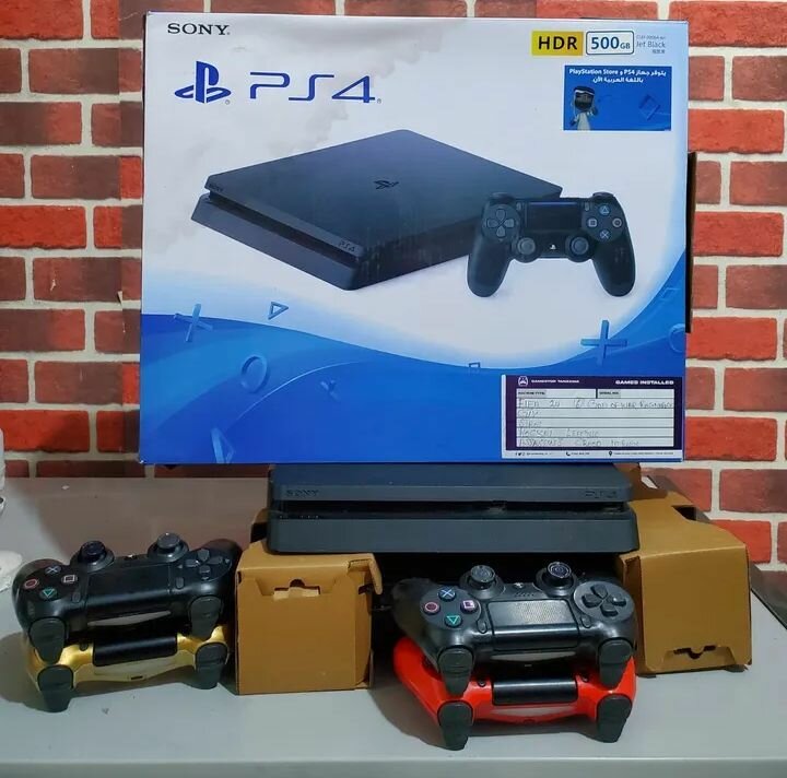 Play Station 4 Slim