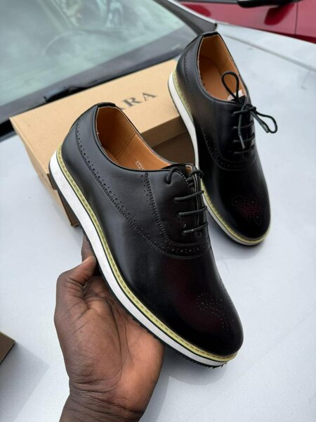 Chaussures habillées en cuir noir