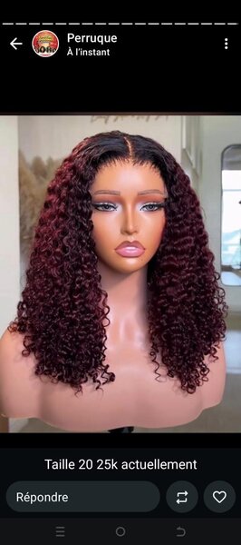 Perruque en dentelle ondulée