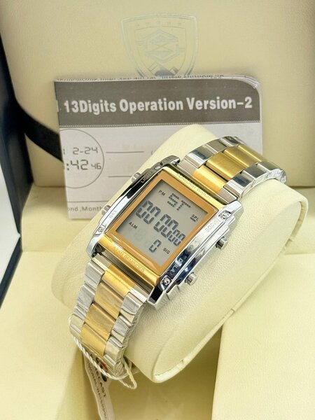 Montre digitale multifonction élégante