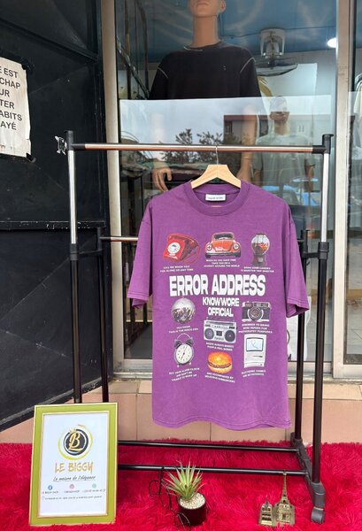 T-shirt violet graphique