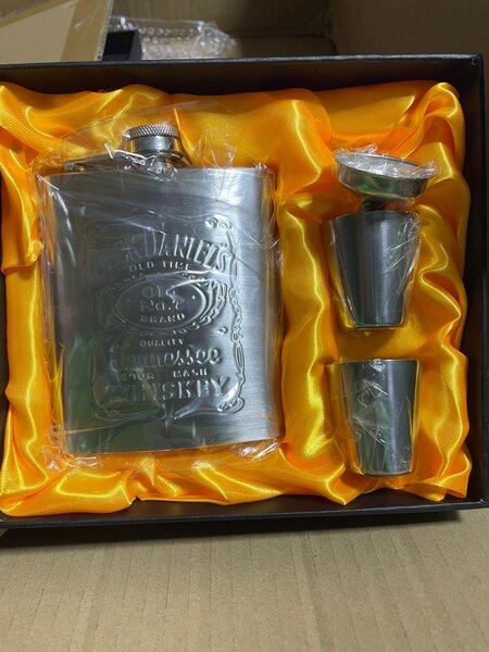 Coffret Flasque Cadeau en Acier