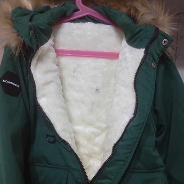 Куртка новая!! размер 140см, подойдет на 7-8 лет