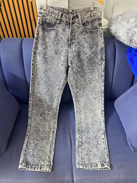 Jean délavé motif floral