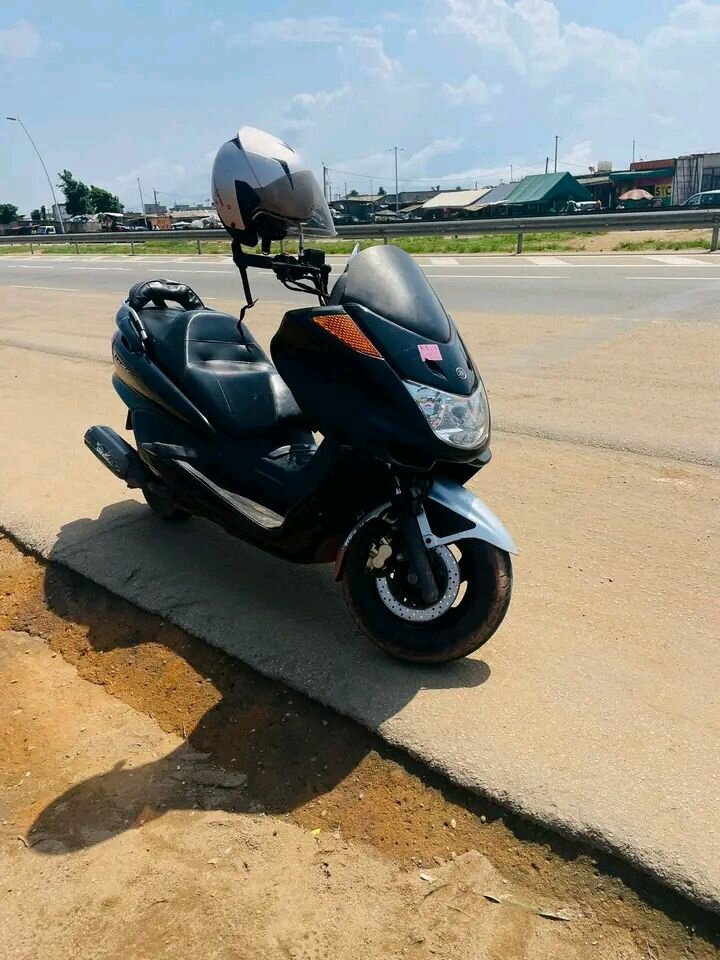 Scooter Yamaha élégant noir