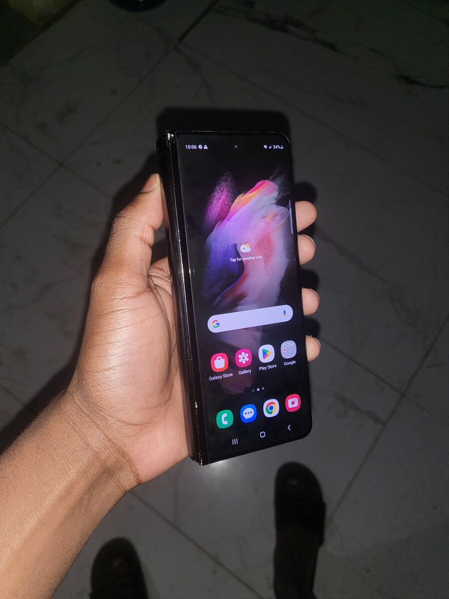 Samsung galaxy Z fold 3 5G.