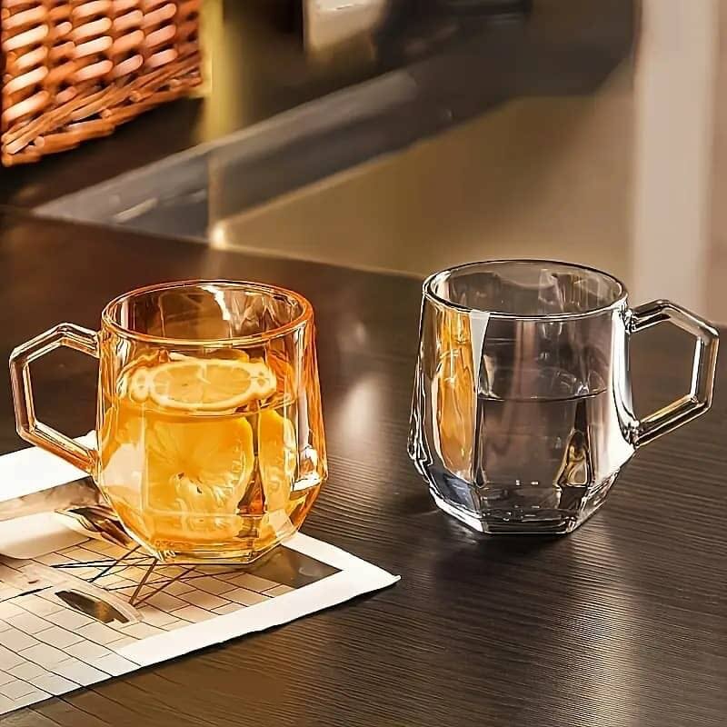 Tasses en verre transparent modernes
