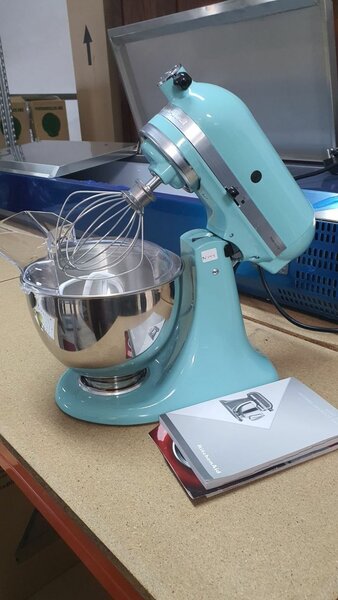 Batteur sur socle en acier inoxydable