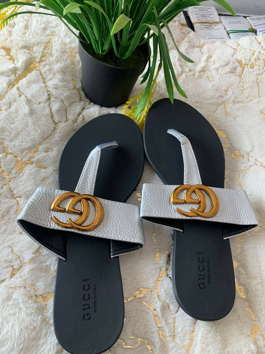 Gucci slippers