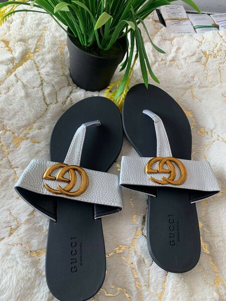 Gucci slippers