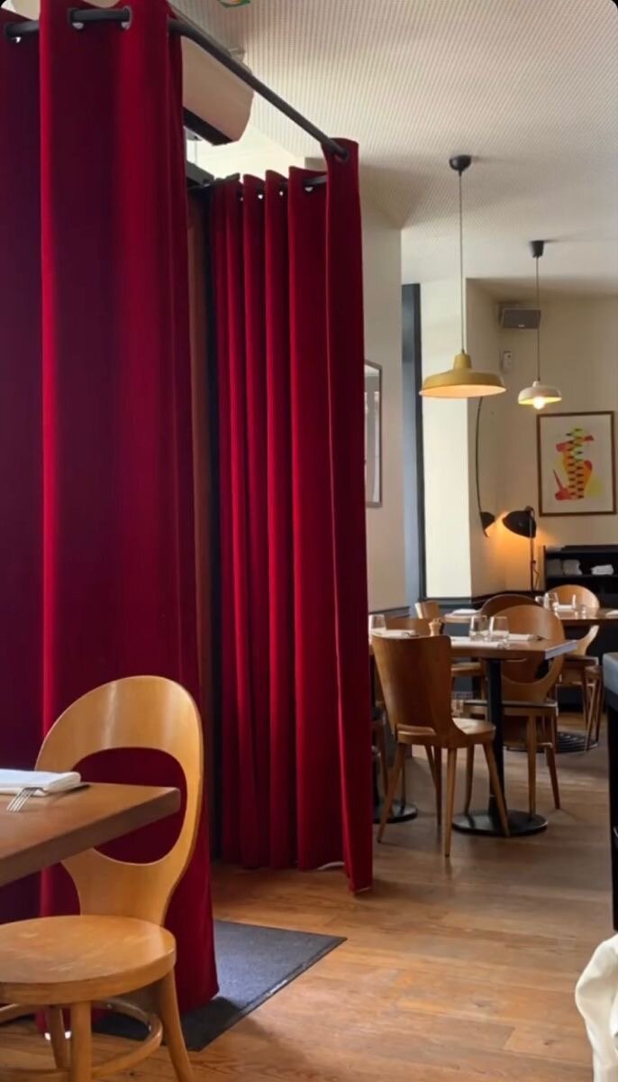 Rideaux rouges grand