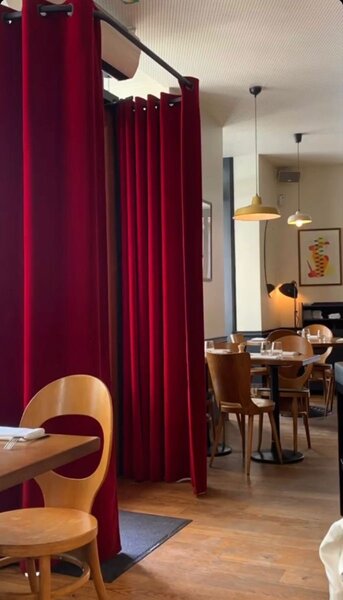 Rideaux rouges grand