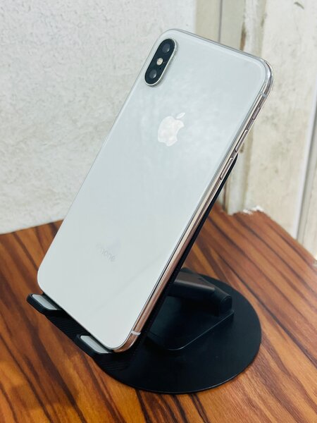 iPhone X 64gb ( vendu avec reçu  )