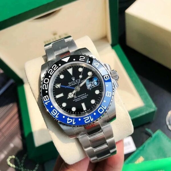 Montre de luxe en acier inoxydable