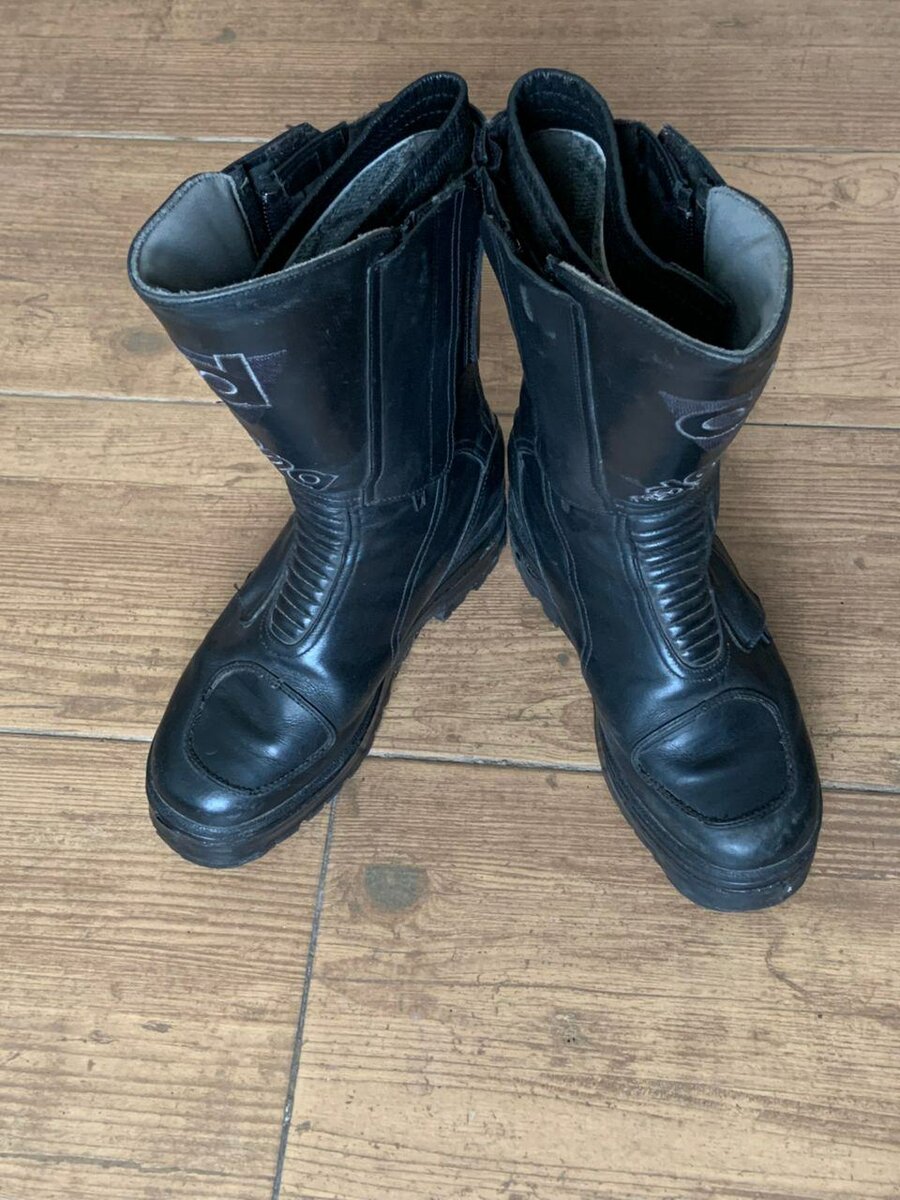 Biker boots