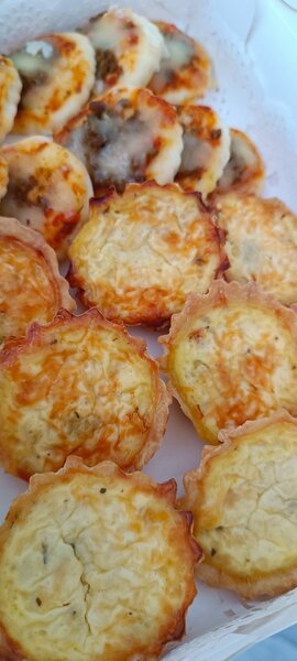10 mini quiches