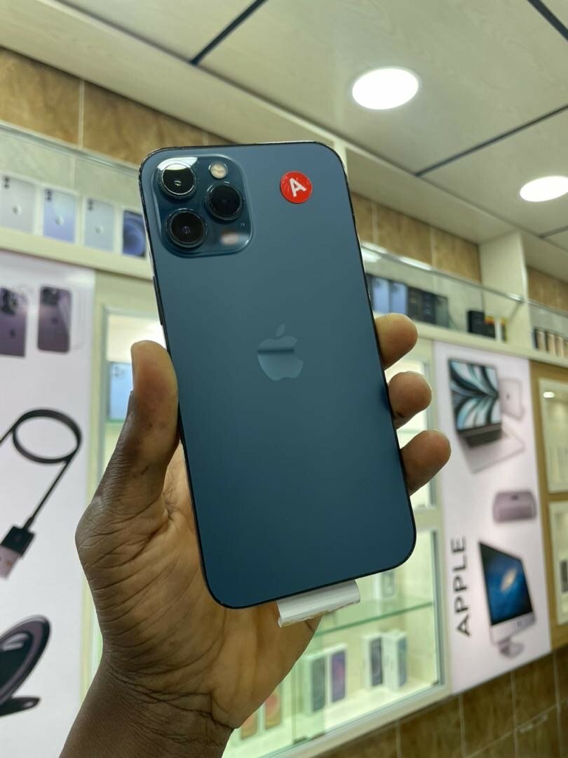 iPhone 12 Pro Max 128g très propre