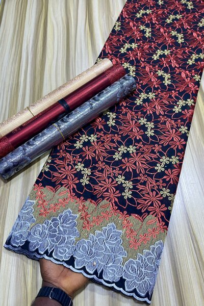 Tissu brodé floral élégant