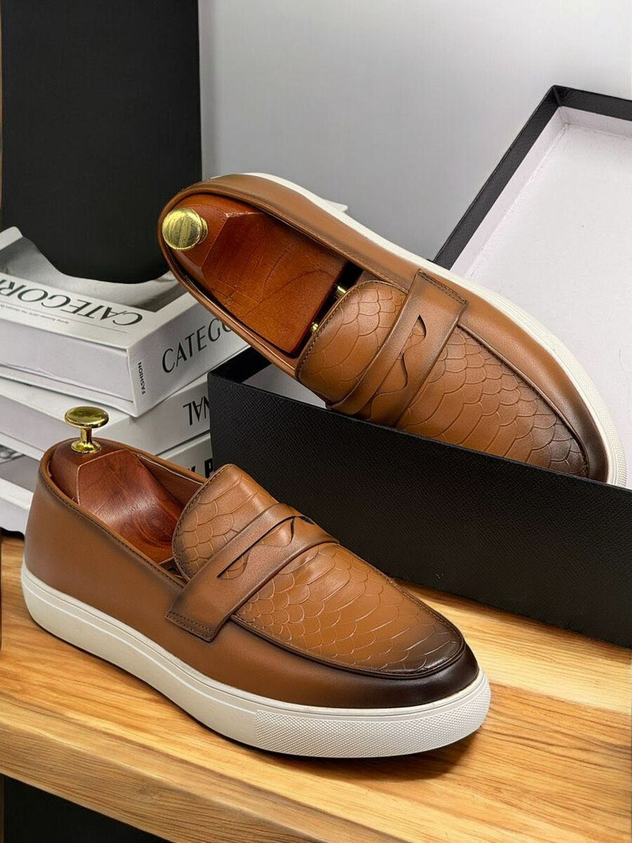 TIMBERLAND BROWN AND WHITE