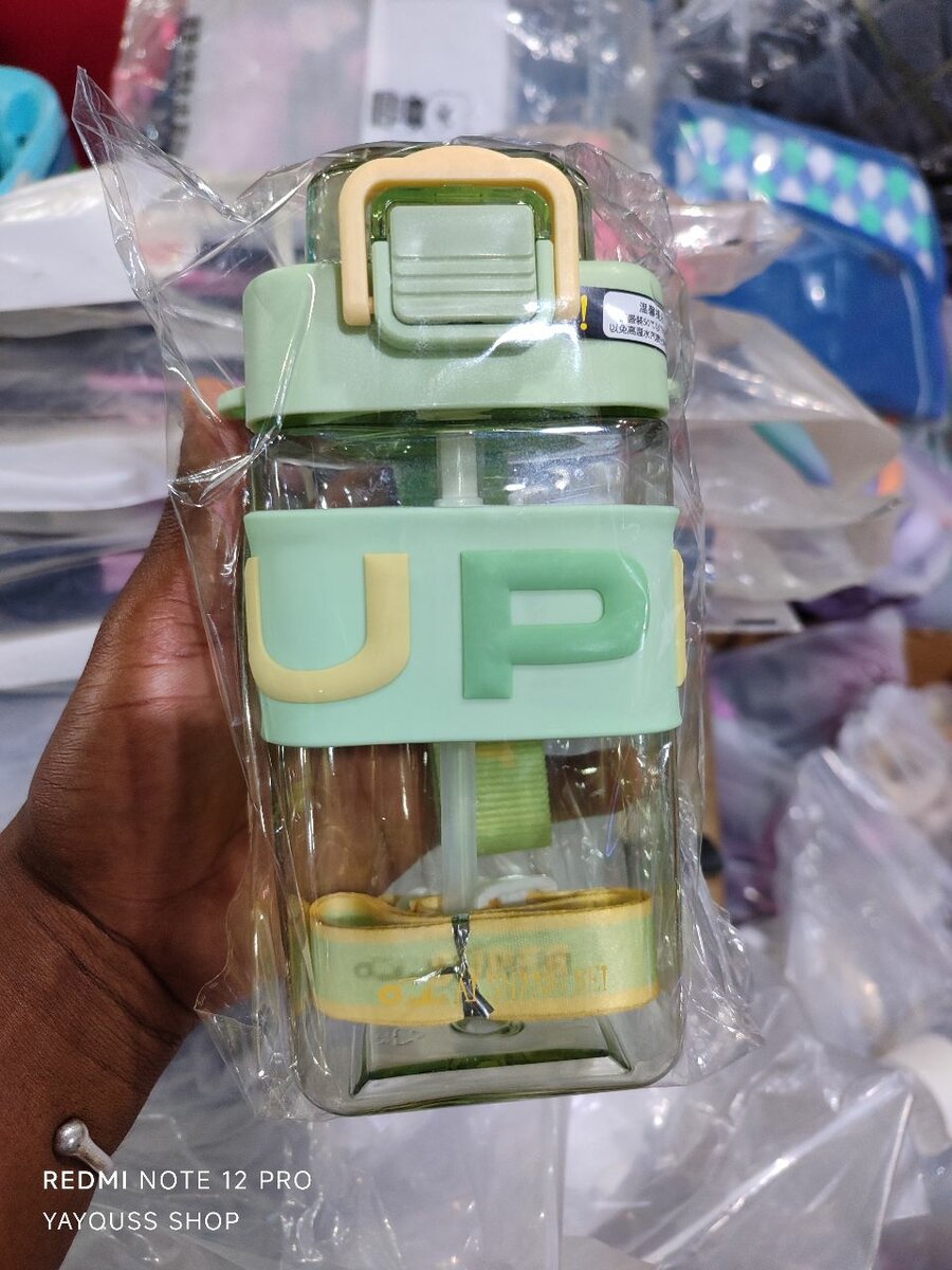 Bouteille d'eau en plastique portable