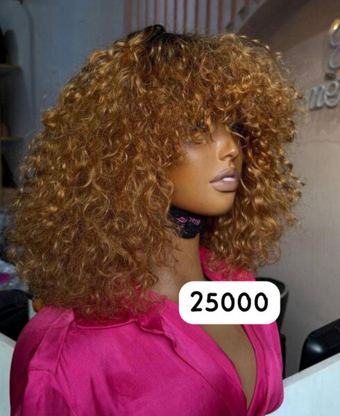 Perruque bouclée volumineuse