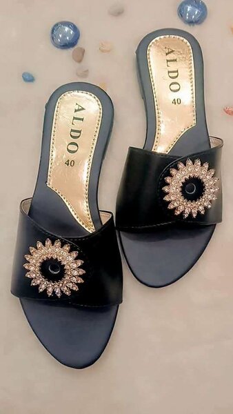 Ladies shose