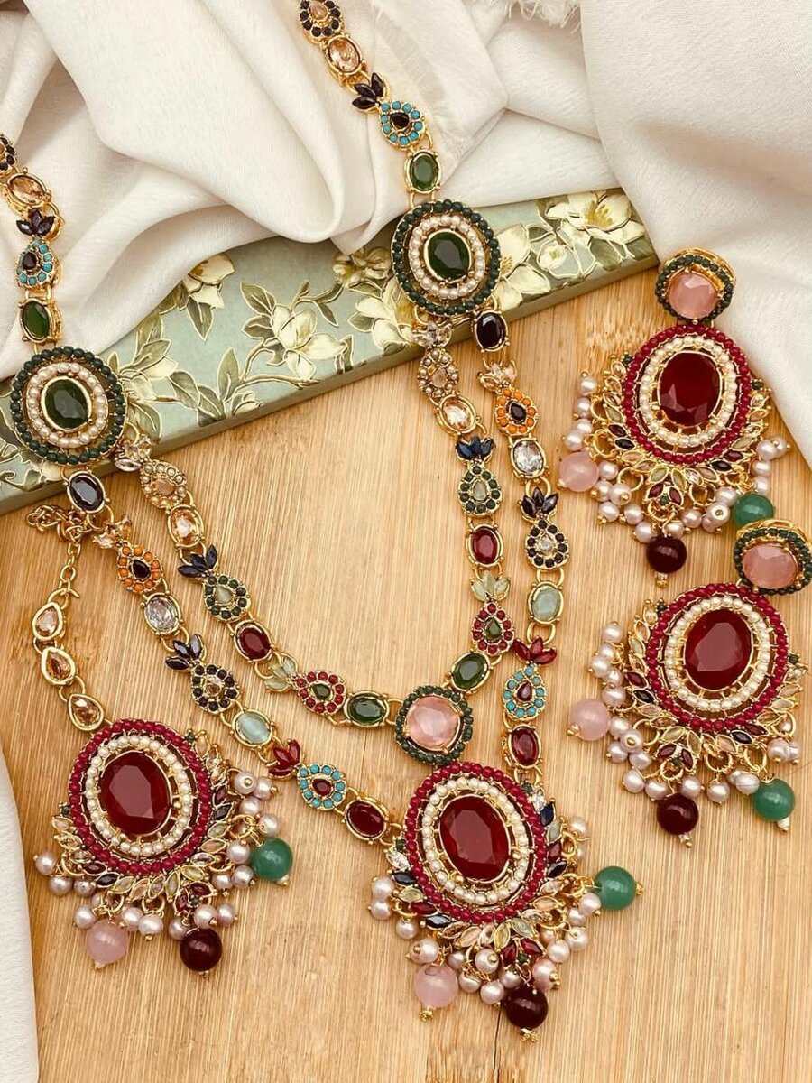Ladies wedding set Necklace and earrings