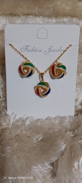 Ensemble collier et boucles multicolores