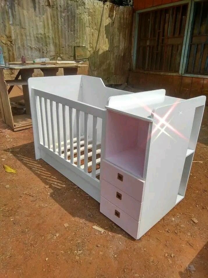 Lit bébé avec rangement intégré