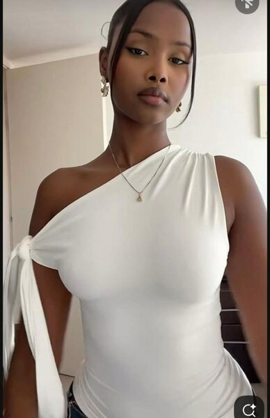 Top asymétrique élégant femme