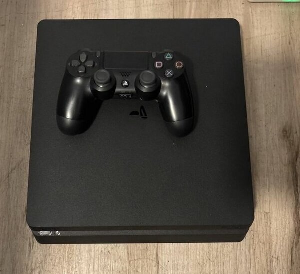 Console PS4 Pro 1To + 3 Manettes