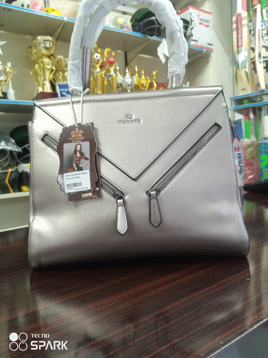 Ladies hand bag