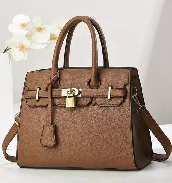 Stylish and fashionable women's bag