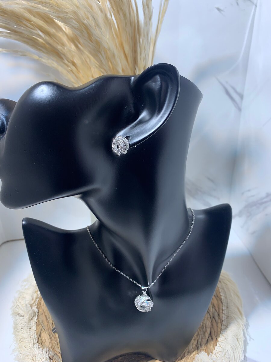 Collier et Boucles d'Oreilles Élégants