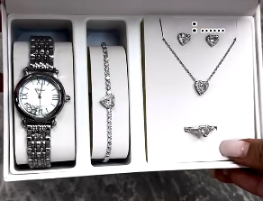 Комплект с наручными часами для женщин