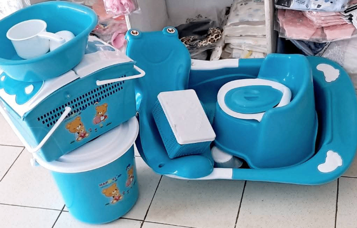 Set de bain pour bébé avec baignoire et pot
