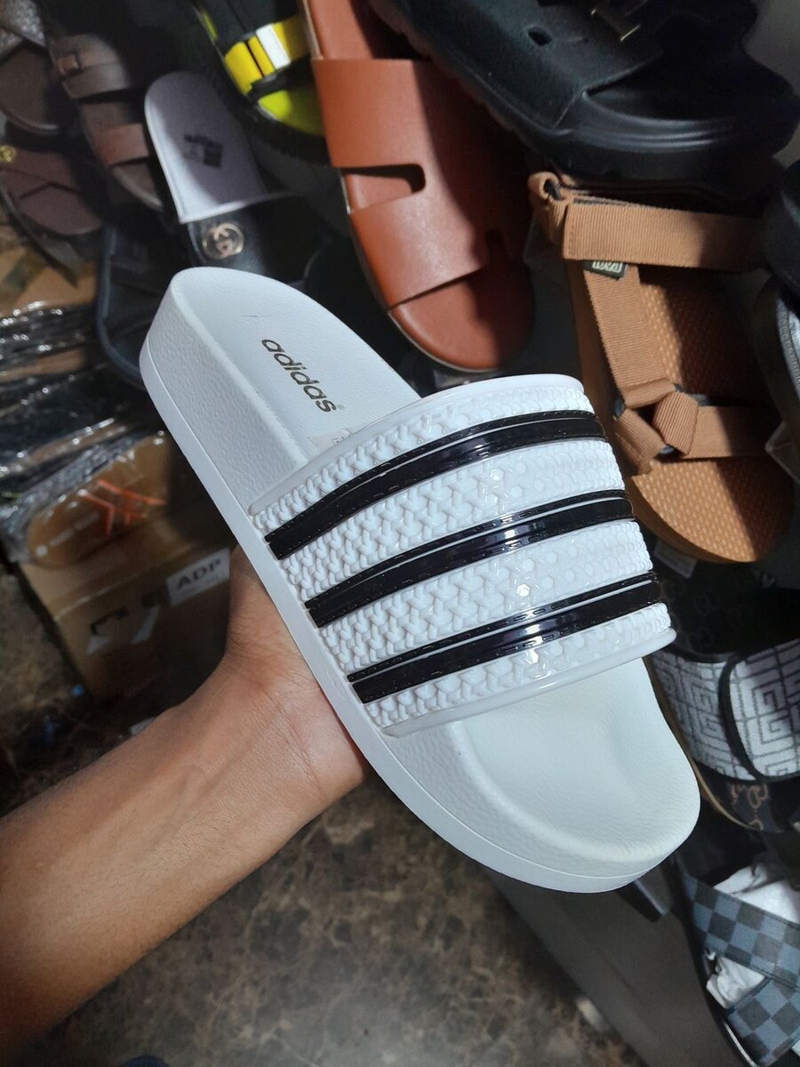 Claquettes confortables modernes