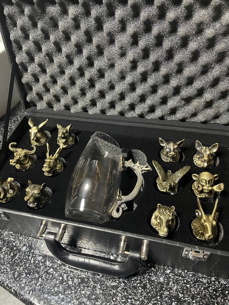 Стопки перевертыши с графином в кейсе