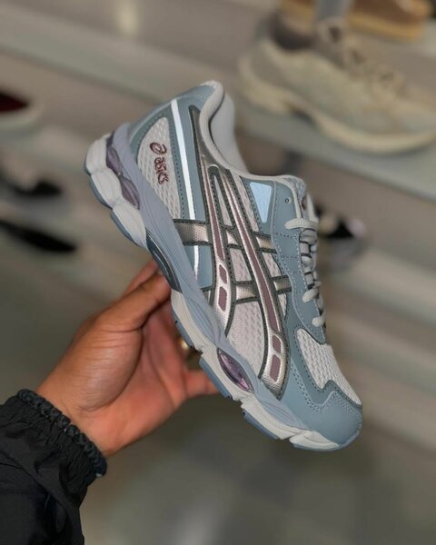 Baskets légères bleues Asics
