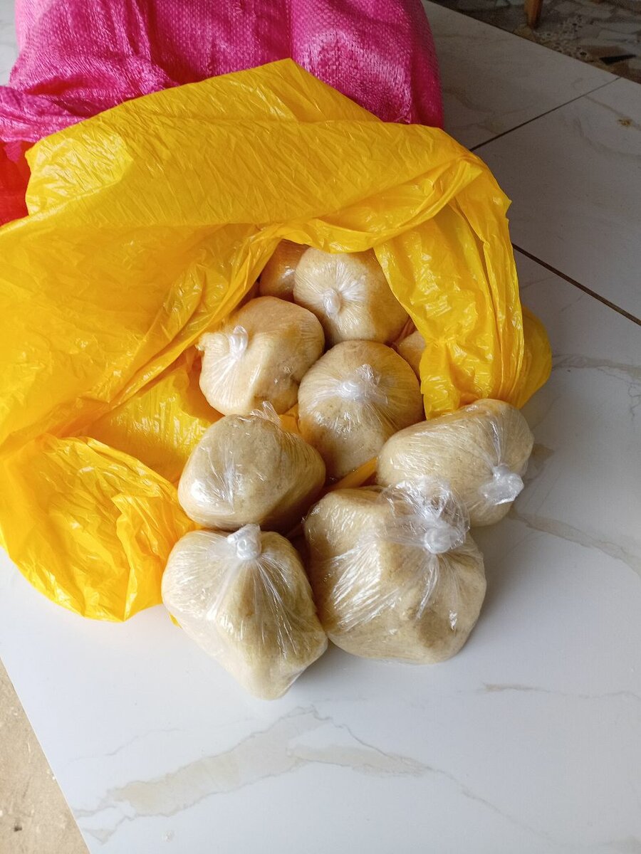 Boules de pâte à farine fraîches