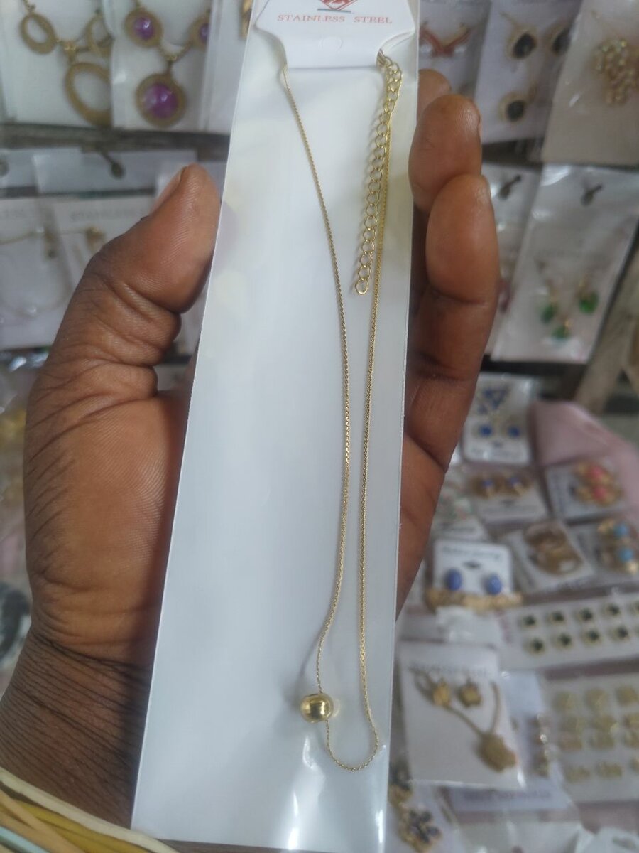 Collier minimaliste en acier inoxydable