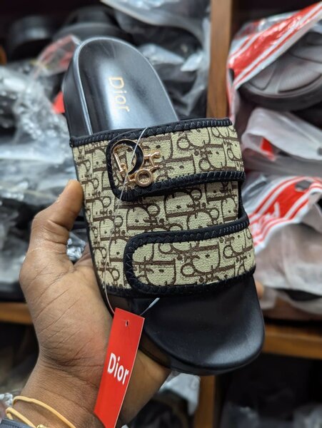 Sandales Dior élégantes
