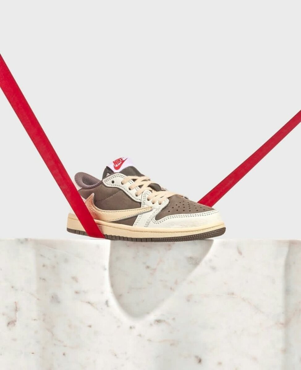 Baskets Nike Travis Scott