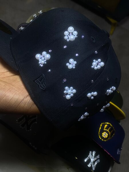 Casquette avec perles élégante