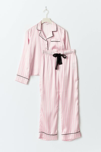 Pyjama en satin rose chic