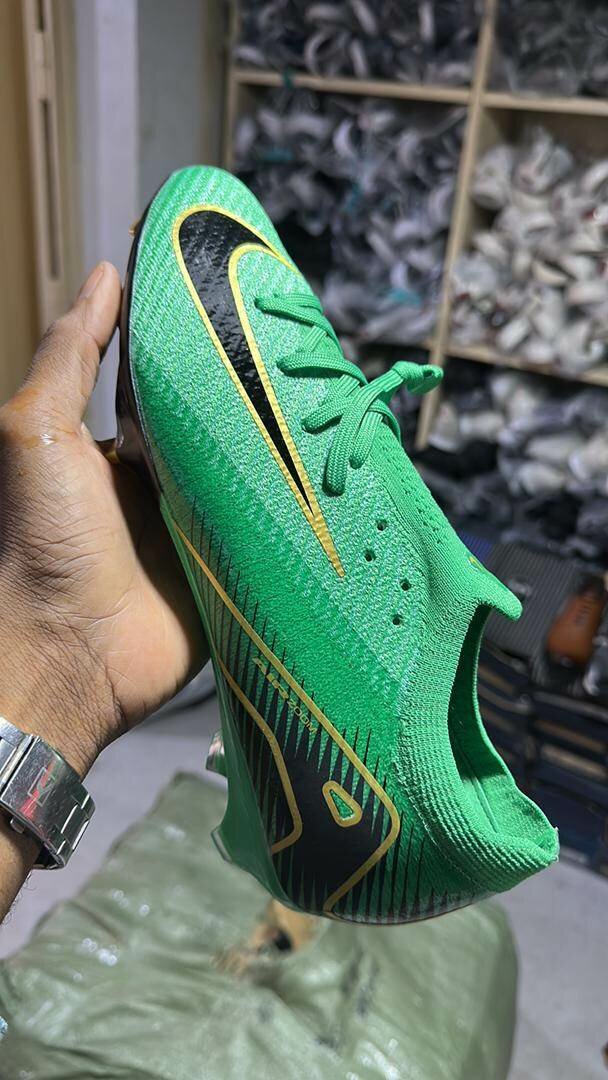 Chaussures de Football Légères