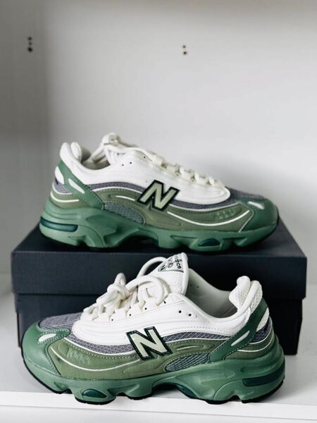NEW BALANCE 1000