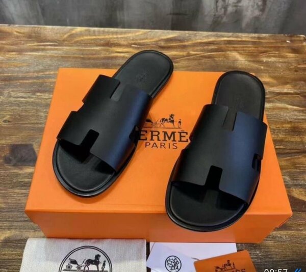 Sandales en cuir noir luxe